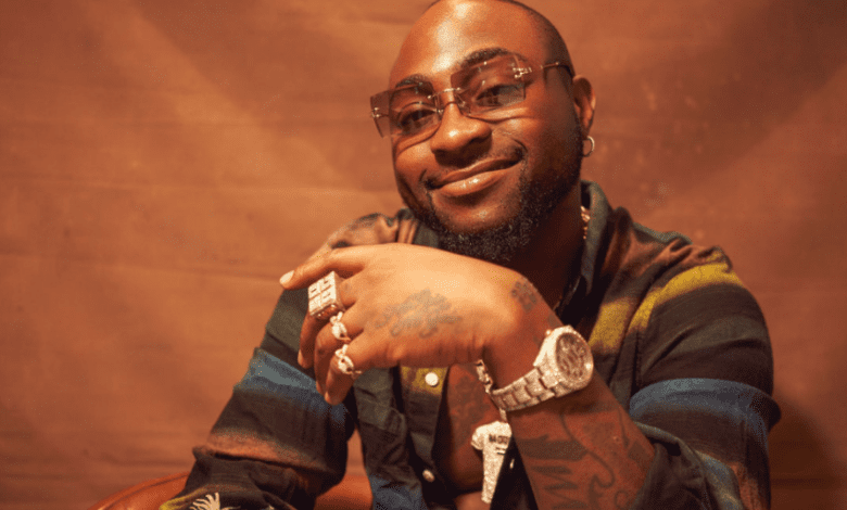 net-honours-2022:-davido-defeats-wizkid,-olamide,-burna-boy-to-win-most-searched-male-musician-award