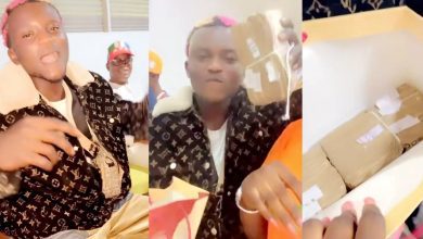 singer,-portable-comes-under-heavy-criticism-after-showing-off-money-he-received-after-visiting-osun-state-gov,-oyetola-and-endorsing-him-(video)