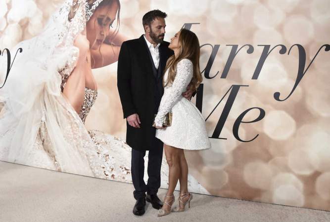 it’s-official,-jennifer-lopez-and-ben-affleck-are-married