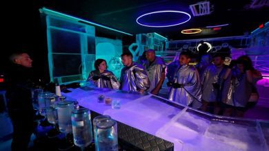 prague-ice-bar-gives-tourists-respite-from-heat-wave