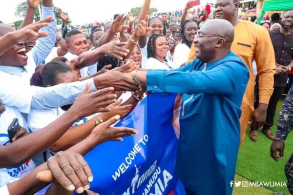 bawumia-mobbed-by-massive-crowd-as-he-commissions-projects-in-ashanti-region