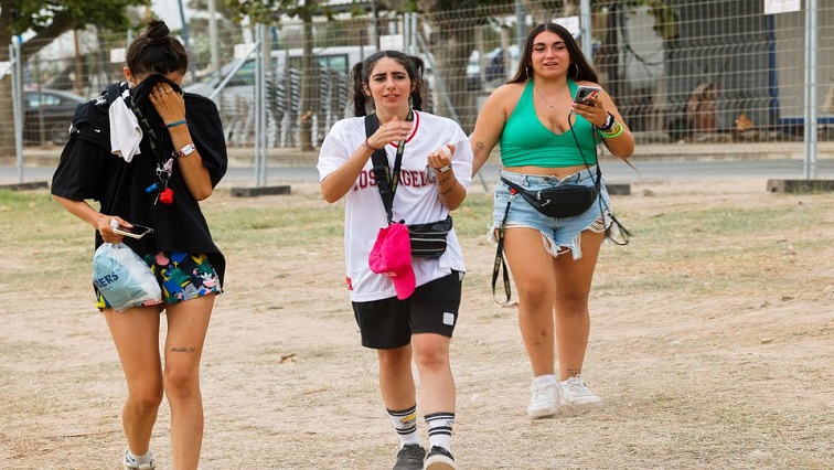 one-killed,-dozens-injured-as-high-winds-cause-stage-collapse-at-spain-festival