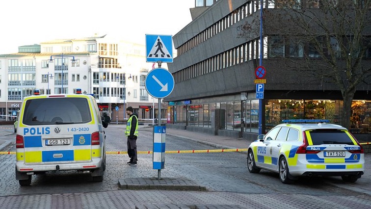 two-injured-in-sweden-shopping-centre-shooting,-one-arrested