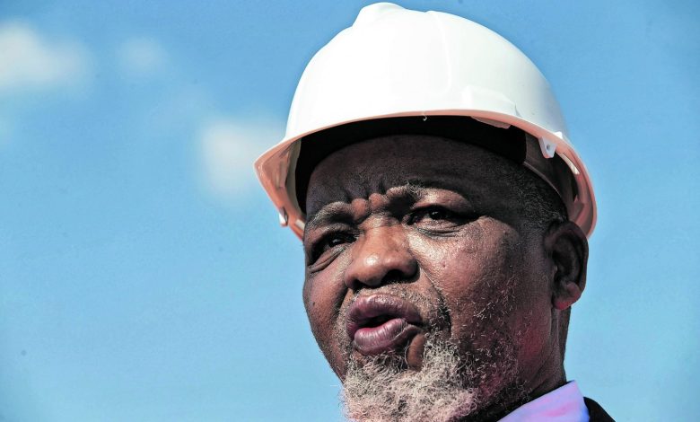 gwede-mantashe-accused-of-meddling-in-mining-rights