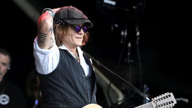 johnny-depp-makes-surprise-appearance-at-mtv’s-vmas