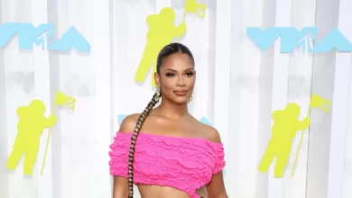 kamie-crawford-brings-barbiecore-style-to-2022-vmas-in-a-striking-hanifa-look