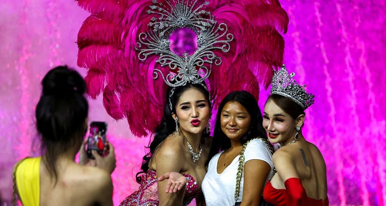 thai-transgender-cabaret-returns-after-pandemic-closure