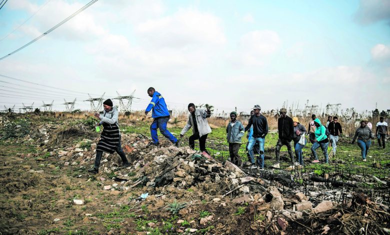 people-rush-to-stake-their-claim-as-eff-leads-land-grab-in-gauteng