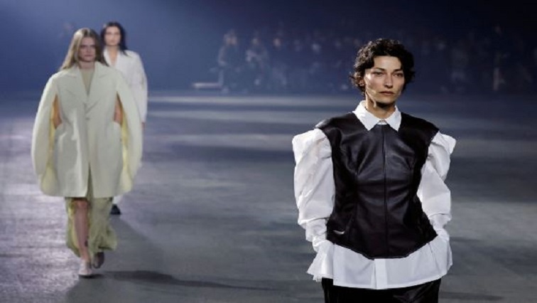 issey-miyake-shows-sculptural-looks-at-paris-fashion-week-in-nod-to-late-designer