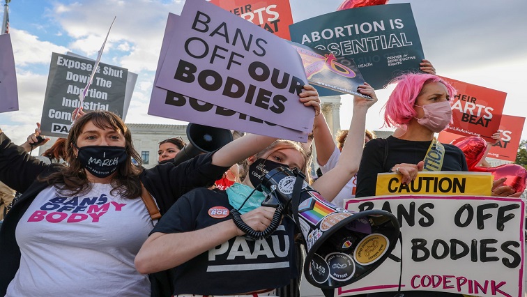 appeals-court-temporarily-blocks-arizona’s-abortion-ban