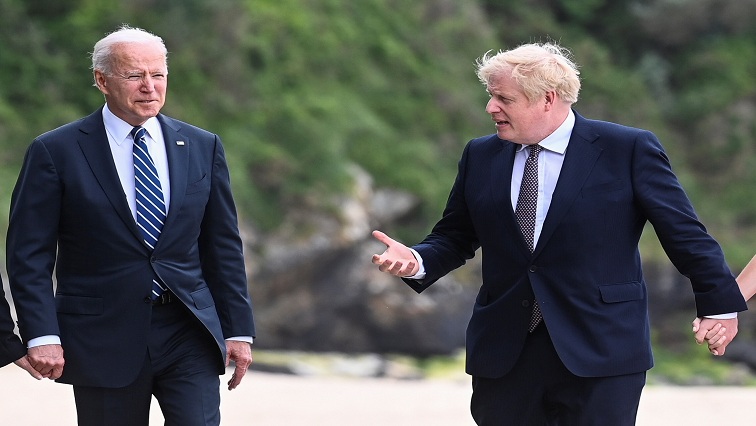 boris-johnson-flies-back-to-britain-to-attempt-rapid-comeback