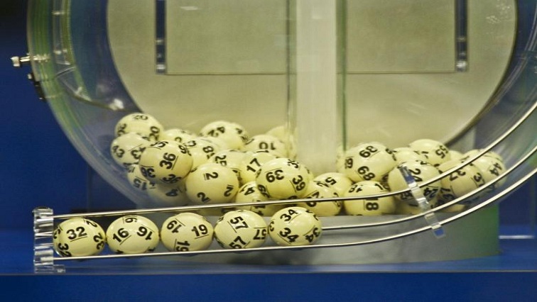 us-powerball-jackpot-soars-to-record-$1.9-billion