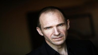 ralph-fiennes-cooks-up-culinary-heaven-and-hell-in-‘the-menu’