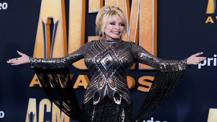 dolly-parton-receives-$100-million-award-from-jeff-bezos