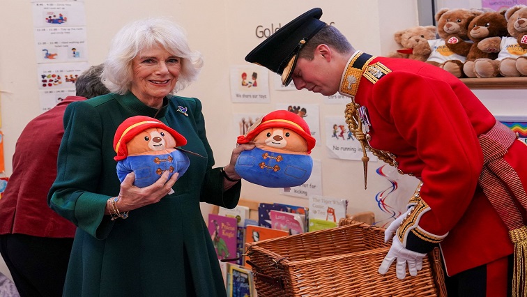 uk’s-camilla-donates-paddingtons-left-as-tribute-to-queen-elizabeth