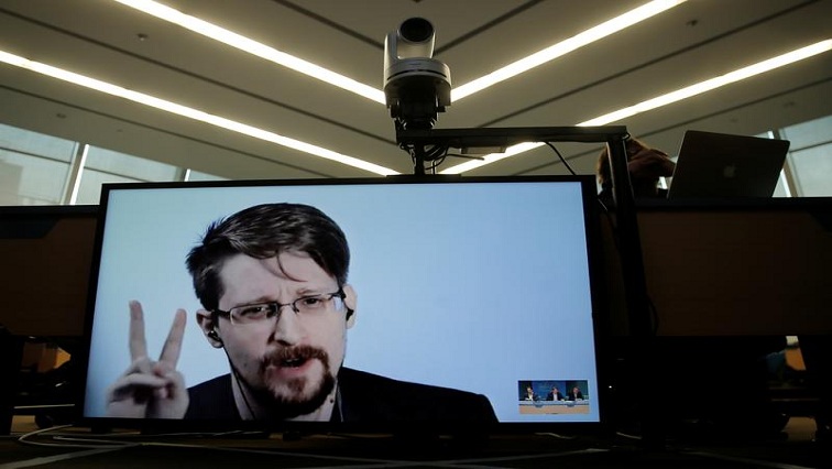 us-whistleblower-snowden-gets-a-russian-passport-–-tass