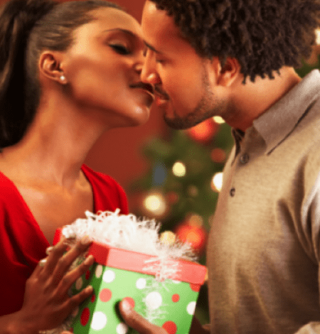 5-romantic-christmas-gift-ideas-for-your-girlfriend