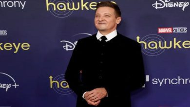 jeremy-renner,-marvel’s-hawkeye,-posts-first-selfie-after-snow-plow-accident