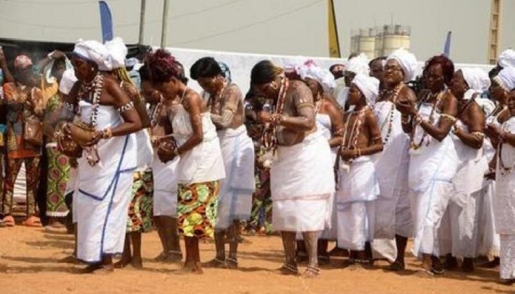 voodoo-dances-and-rituals-wow-tourists-at-benin-festival