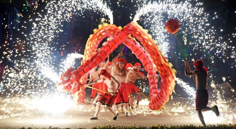 a-glittering-celebration-as-china-welcomes-new-year