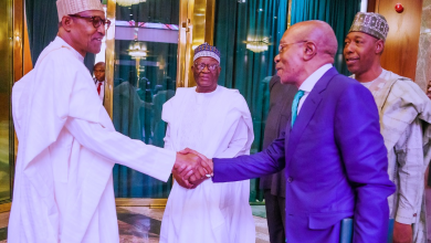 embattled-cbn-governor-emefiele-meets-with-buhari