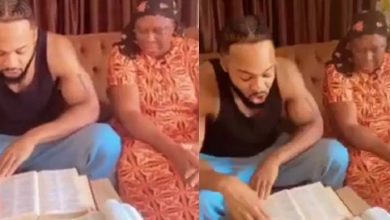 singer,-flavour-warms-hearts-with-video-of-him-reading-bible-verse-to-his-mum-during-devotion-(watch)