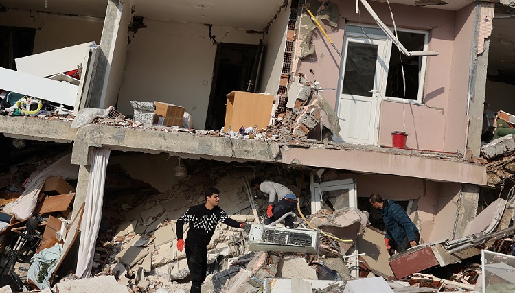 building-collapses-in-damascus-suburb-in-quake-aftermath