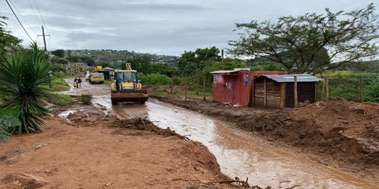 heavy-rains-continue-to-lash-kzn,-residents-urged-to-stay-indoors