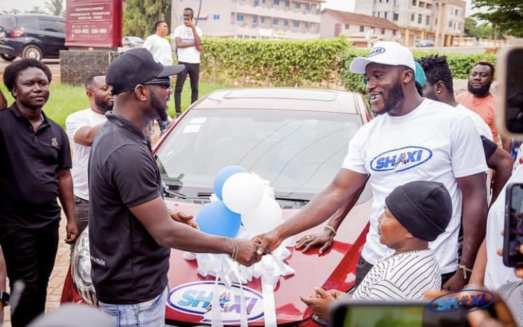 shatta-wale-gifts-actor-ras-nene-a-car