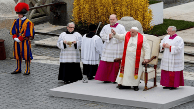 pope-francis-attends-palm-sunday-service-after-hospital-stay