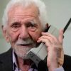 mobile-phone-inventor-celebrates-50th-birthday-of-first-call