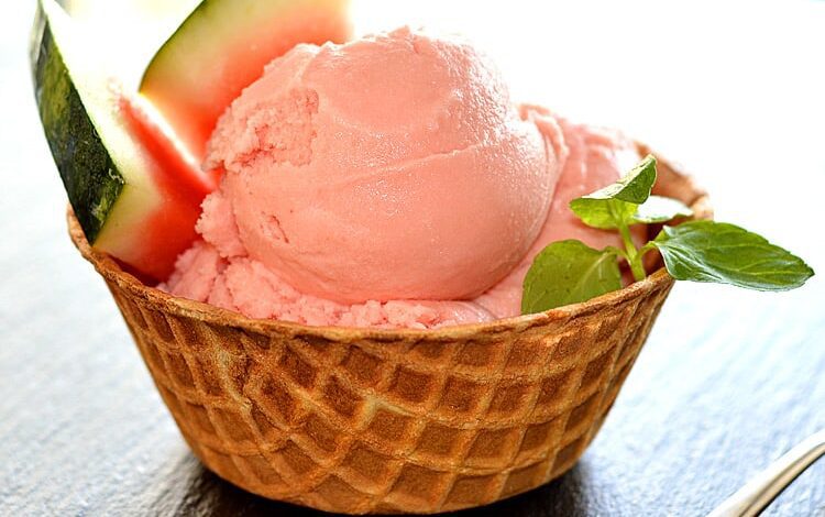 diy-recipes:-how-to-make-watermelon-ice-cream-at-home