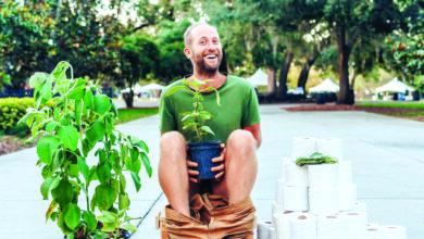 man-ditches-toilet-roll-and-uses-leaves-instead