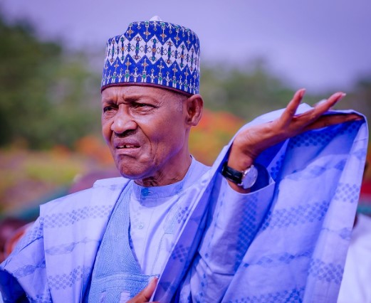 buhari-launches-new-kano-airport-terminal,-other-projects