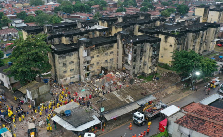 apartment-building-collapse-kills-14-in-brazil