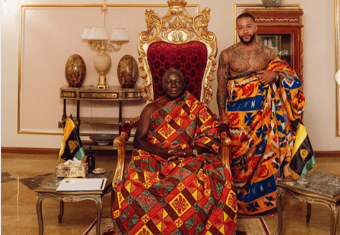 dutch-star-memphis-depay-pays-a-courtesy-call-on-the-asantehene