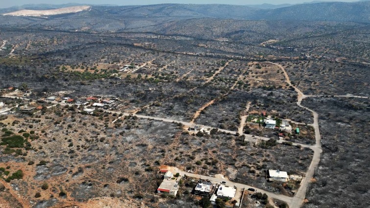 wildfires-slowly-abate-in-greece-but-temperatures-rise