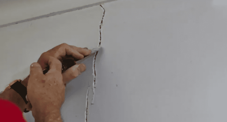 step-by-step-home-methods:-how-to-repair-cracks-and-fissures-in-walls
