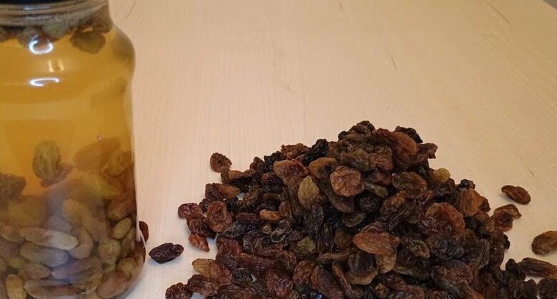 discover-the-health-benefits-of-raisin-water:-a-simple-daily-ritual