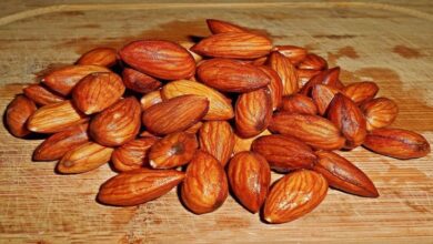 the-incredible-benefits-of-eating-soaked-almonds-every-morning