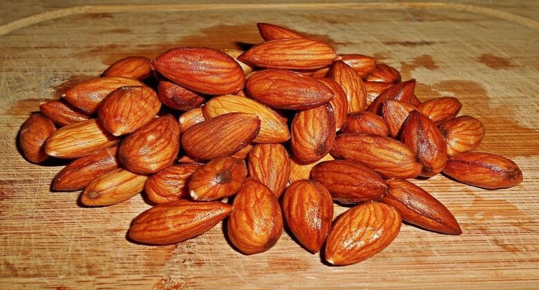 the-incredible-benefits-of-eating-soaked-almonds-every-morning