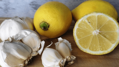 natural-remedy-for-cleaning-blood-vessels:-lemon-and-garlic-recipe