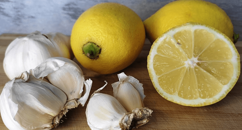 natural-remedy-for-cleaning-blood-vessels:-lemon-and-garlic-recipe