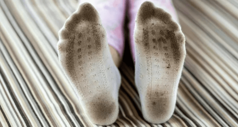 simple-and-effective-way-to-clean-stained-white-socks-without-bleach-or-vinegar