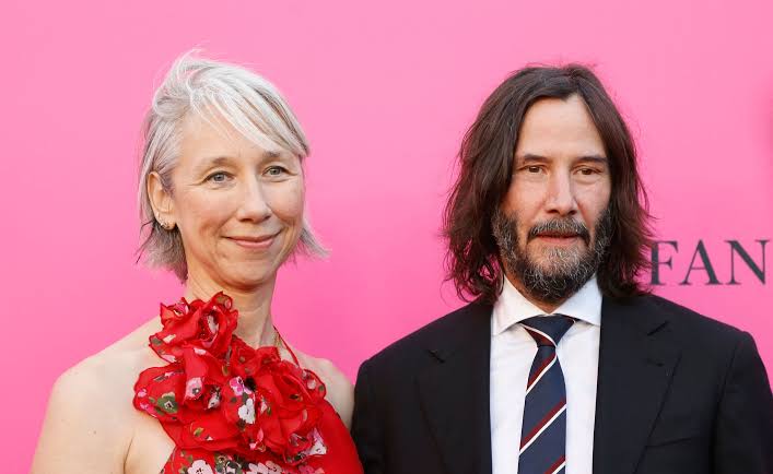 keanu-reeves,-60,-has-officially-married-alexandra-grant,-51,-after-publicly-confirming-their-relationship-4-years-ago,-the-couple-reportedly-tied-the-knot-in-a-top-secret-ceremony-with-few-top-celebrities,-they-also-share-shocking-news-about-what’s-next…-see-more