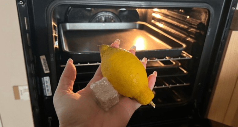 if-you-want-a-clean-and-fragrant-oven,-use-these-two-ingredients-after-each-use