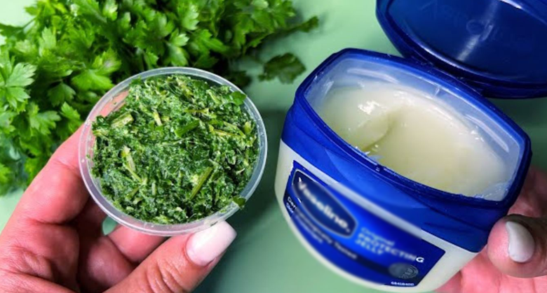 mix-parsley-and-vaseline:-the-best-collagen-mask-for-glowing,-youthful-skin