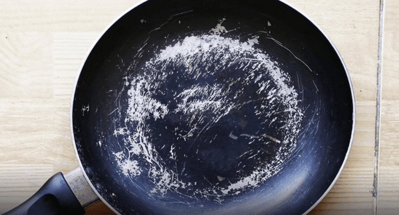 the-pan-has-lost-its-non-stick-coating,-don’t-throw-it-away