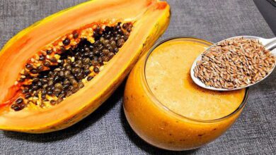 the-seed-that-strengthens-bones,-eases-pain,-and-helps-you-lose-weight:-flaxseed-and-papaya