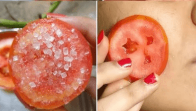 why-you-should-rub-a-tomato-on-your-face:-tomato-benefits-for-skin